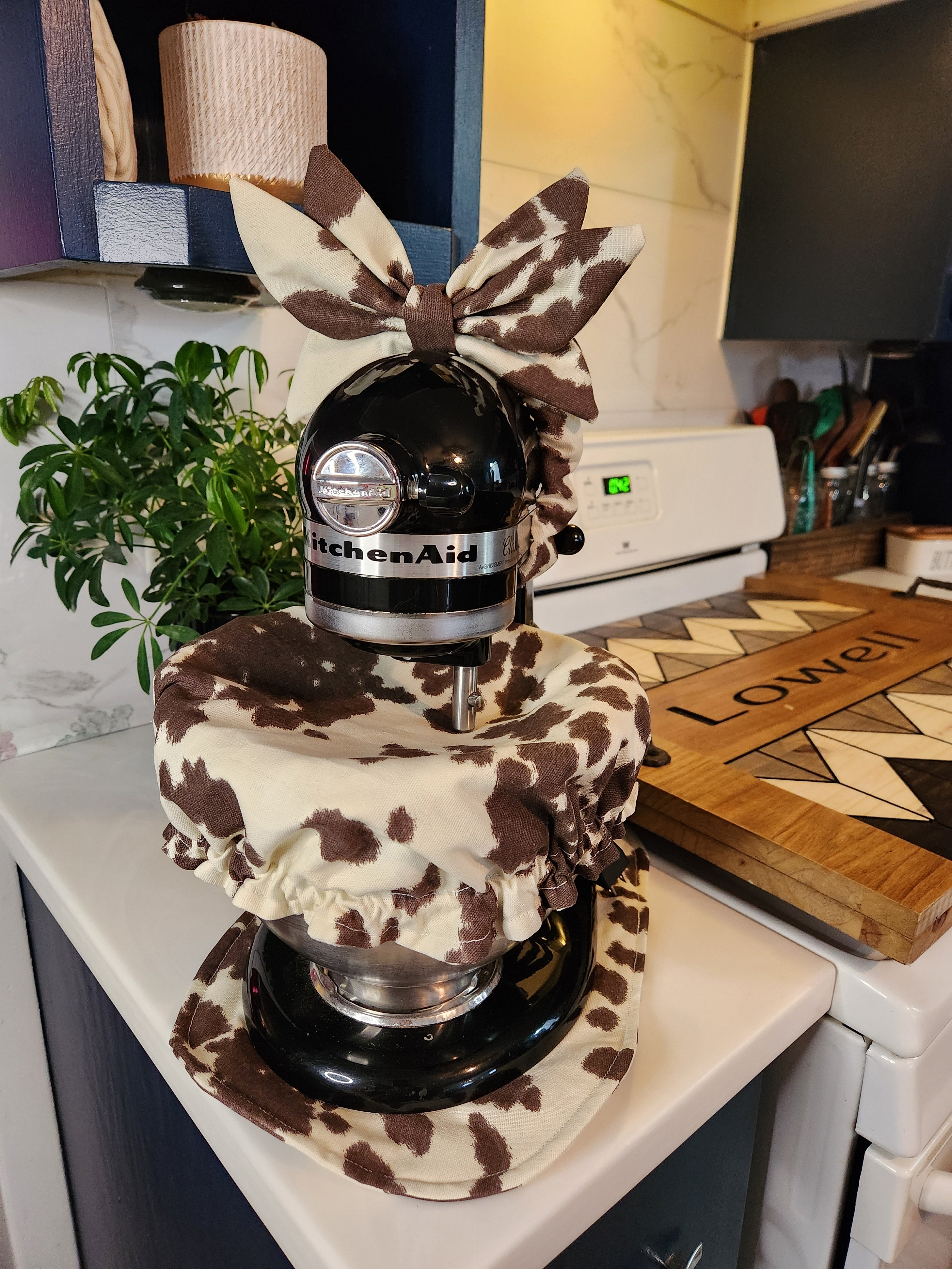Brown Cow Stand Mixer Outfit with Appliance Pad, Bowl Cover, and Bow (Copy)